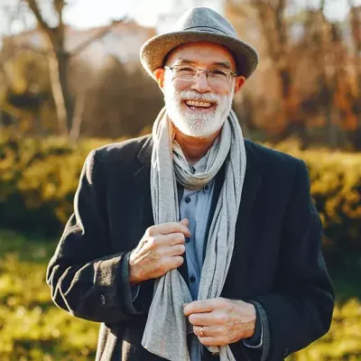 Homme avec foulard